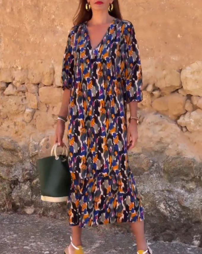 Vintage-Inspired V-Neck Dress
