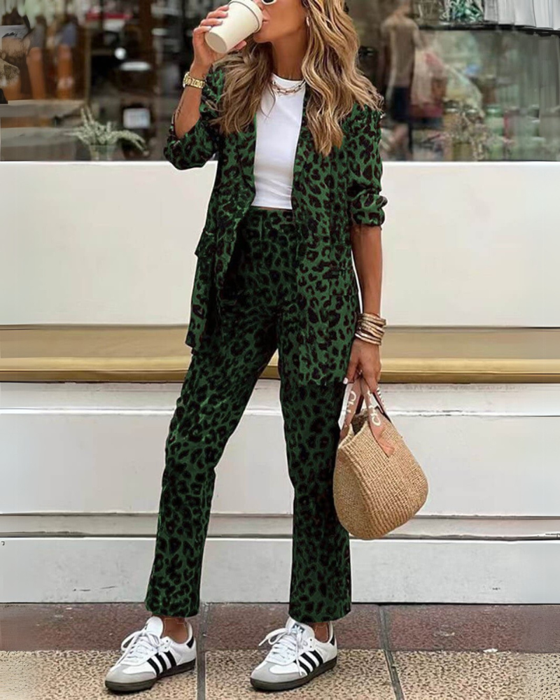 ARILA - Ensemble Robe et Pantalon à Imprimé Léopard