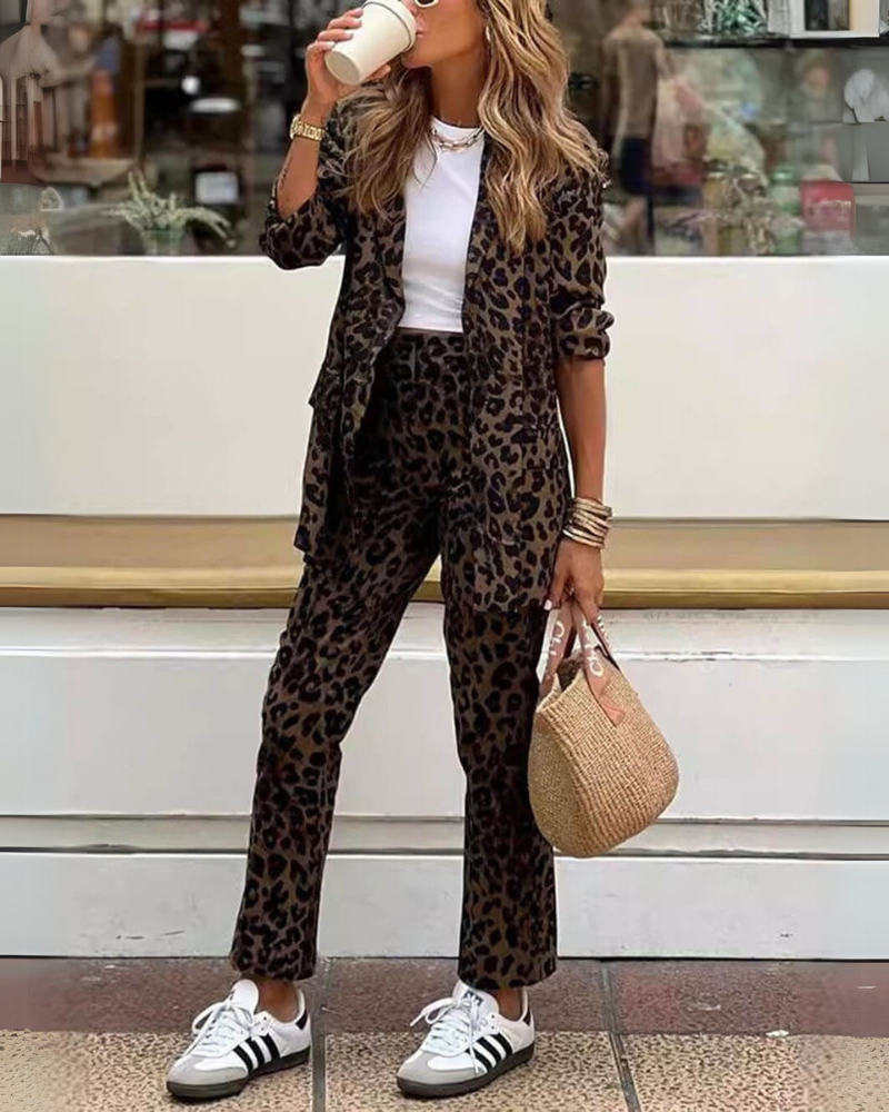 ARILA - Ensemble Robe et Pantalon à Imprimé Léopard