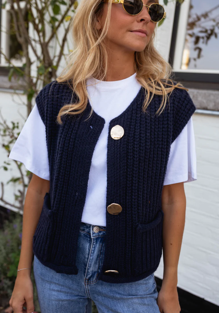 ELEGANT LAYERED KNIT VEST