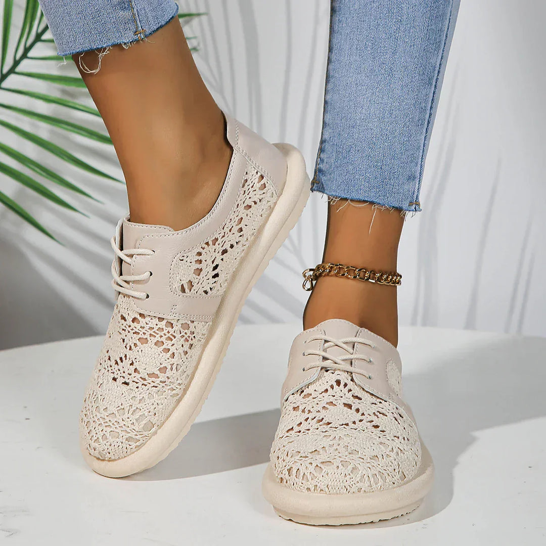 "Chaussures Orthopédiques en Maille Gayle" can be rewritten as "Baskets Orthopédiques en Maille Gayle".