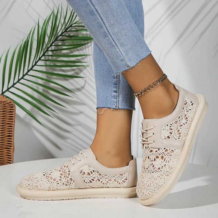 "Chaussures Orthopédiques en Maille Gayle" can be rewritten as "Baskets Orthopédiques en Maille Gayle".
