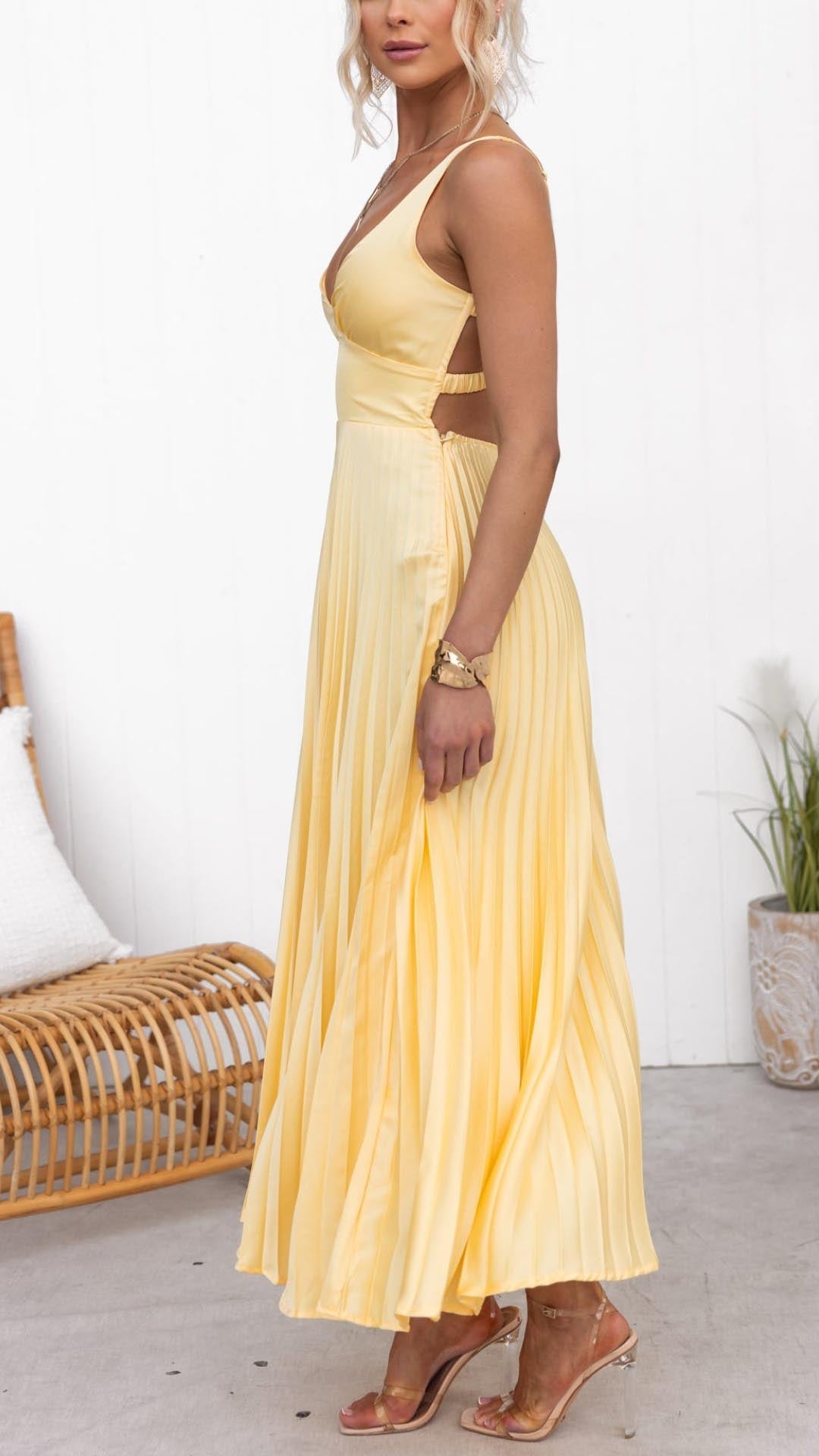 Aby | Yellow V-Neck Maxi Dress with Pleated Design