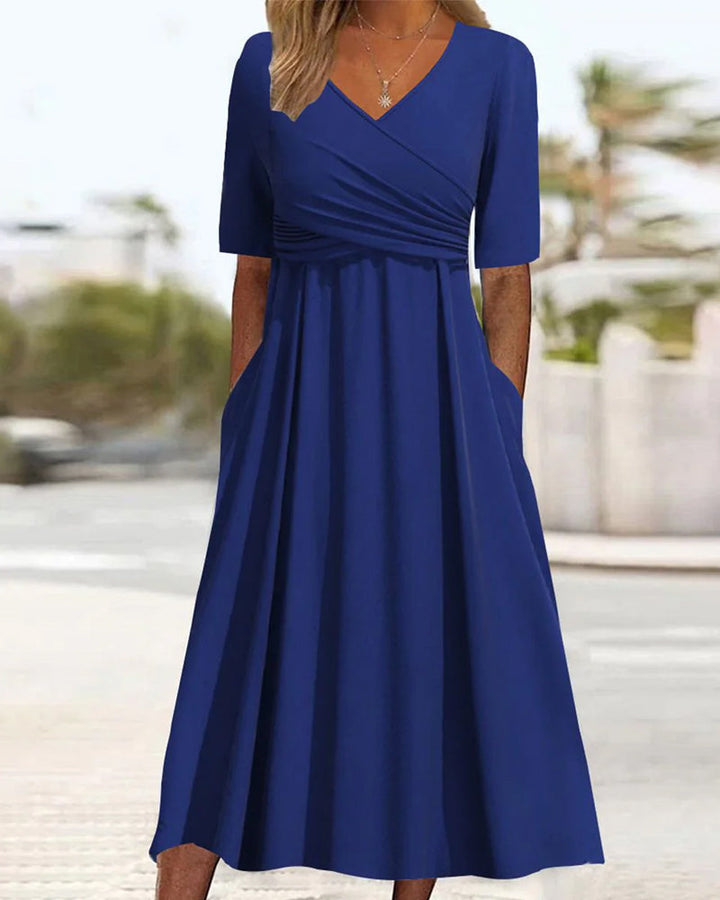 Cerise | Robe Croisée à Manches Courtes" can be rewritten as "Cerise | Short Sleeve Wrap Dress.